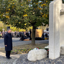 56 os megemlekezes32