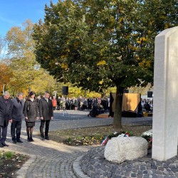 56 os megemlekezes33