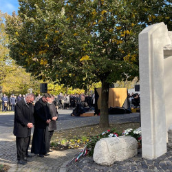 56 os megemlekezes38