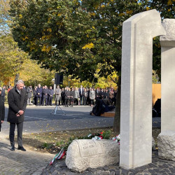 56 os megemlekezes43