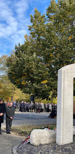 56 os megemlekezes46