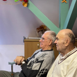 idosek vilagnapja a fenyes hazban2025