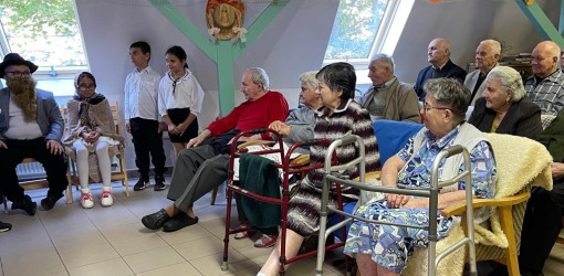 idosek vilagnapja a fenyes hazban2025