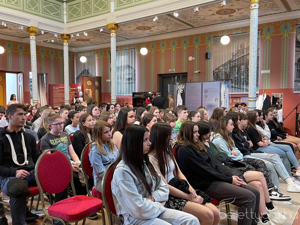 a holokauszt aldozataira emlekeztunk03 1600 1000 100 wm right bottom 100 berettyohirlogowhitepng