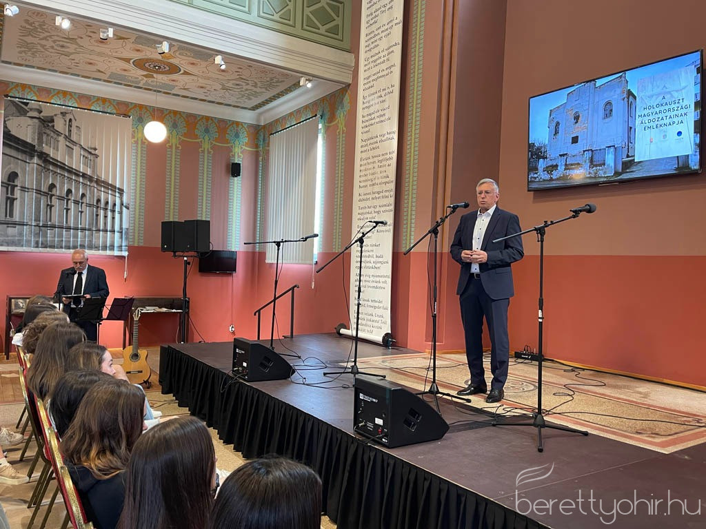 a holokauszt aldozataira emlekeztunk05 1600 1000 100 wm right bottom 100 berettyohirlogowhitepng