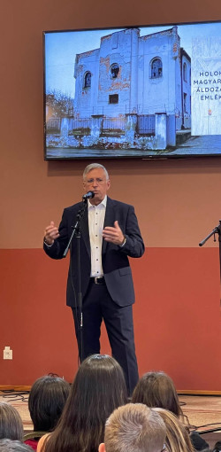 a holokauszt aldozataira emlekeztunk11