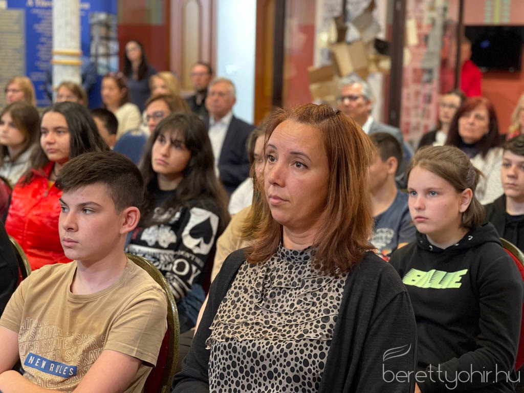 a holokauszt aldozataira emlekeztunk24 1600 1000 100 wm right bottom 100 berettyohirlogowhitepng