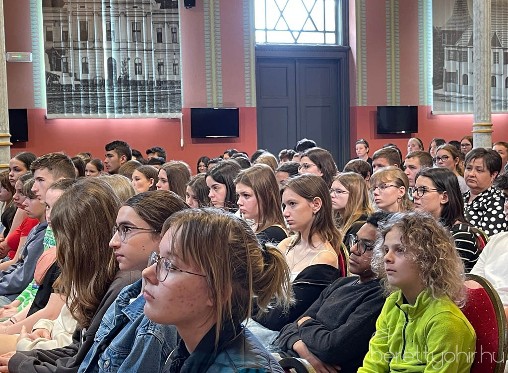 a holokauszt aldozataira emlekeztunk31 1600 1000 100 wm right bottom 100 berettyohirlogowhitepng