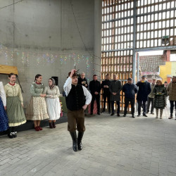 megnyilt az uj piaccsarnok02