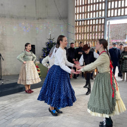 megnyilt az uj piaccsarnok03