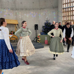 megnyilt az uj piaccsarnok05