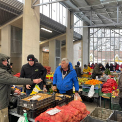 megnyilt az uj piaccsarnok30