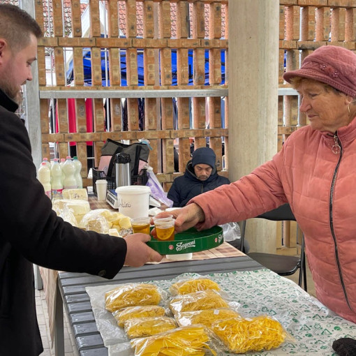 megnyilt az uj piaccsarnok36