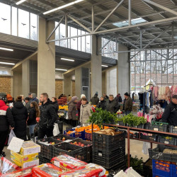 megnyilt az uj piaccsarnok40