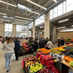 megnyilt az uj piaccsarnok44