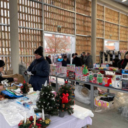 megnyilt az uj piaccsarnok48