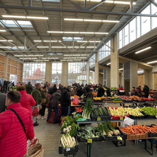 megnyilt az uj piaccsarnok51