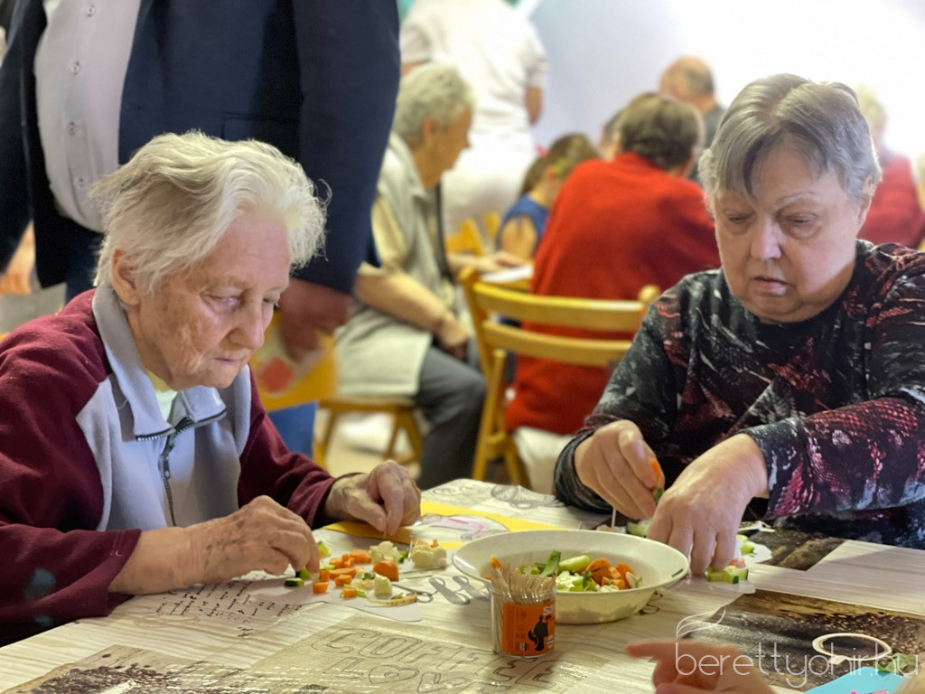 egeszsegnap az idosek otthonaban49 1600 1000 100 wm right bottom 100 berettyohirlogowhitepng