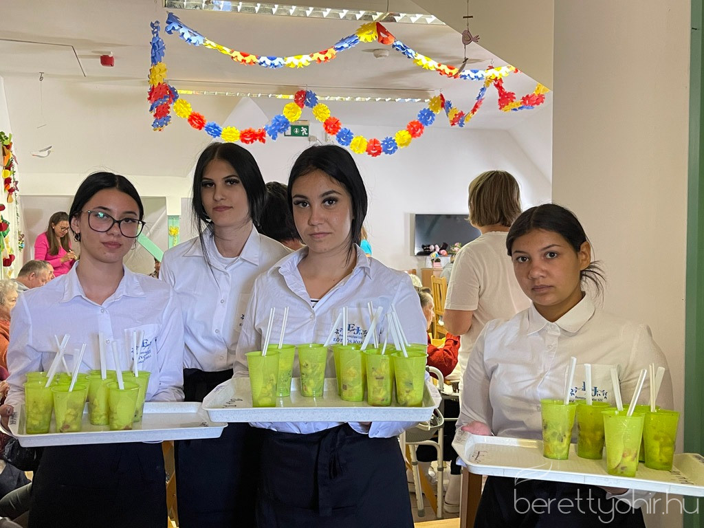 egeszsegnap az idosek otthonaban68 1600 1000 100 wm right bottom 100 berettyohirlogowhitepng