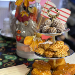 Farsangi mulatság az idősek otthonában