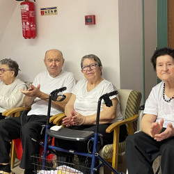 farsangi mulatsag az idosek otthonaban03