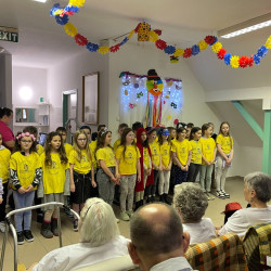 farsangi mulatsag az idosek otthonaban05