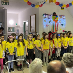 farsangi mulatsag az idosek otthonaban06