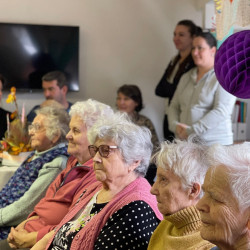 farsangi mulatsag az idosek otthonaban10