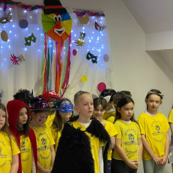 farsangi mulatsag az idosek otthonaban12