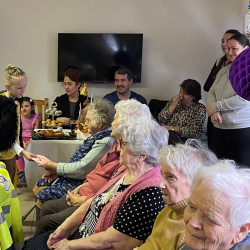 farsangi mulatsag az idosek otthonaban15