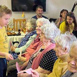 farsangi mulatsag az idosek otthonaban18