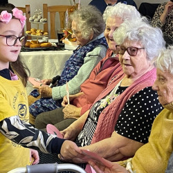 farsangi mulatsag az idosek otthonaban19