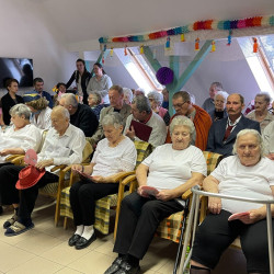 farsangi mulatsag az idosek otthonaban22