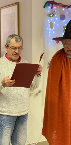 farsangi mulatsag az idosek otthonaban24