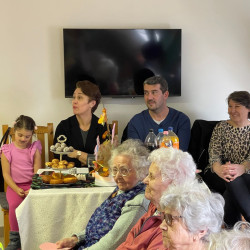 farsangi mulatsag az idosek otthonaban25