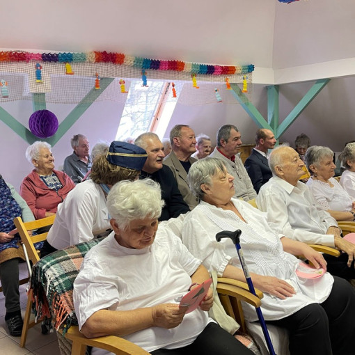 farsangi mulatsag az idosek otthonaban28