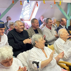 farsangi mulatsag az idosek otthonaban30