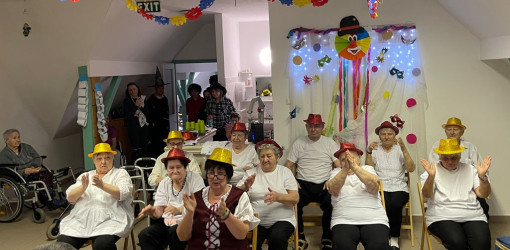 farsangi mulatsag az idosek otthonaban31