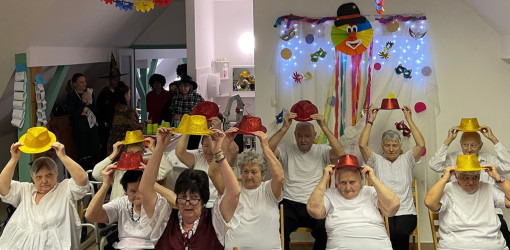 farsangi mulatsag az idosek otthonaban32