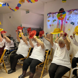 farsangi mulatsag az idosek otthonaban34