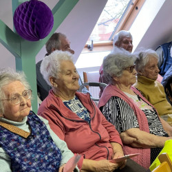 farsangi mulatsag az idosek otthonaban37