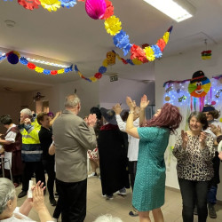 farsangi mulatsag az idosek otthonaban48