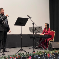 Fellobbant a hit lángja