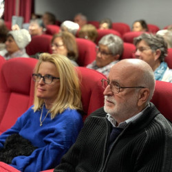 fellobbant a hit langja11