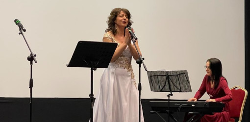 fellobbant a hit langja13