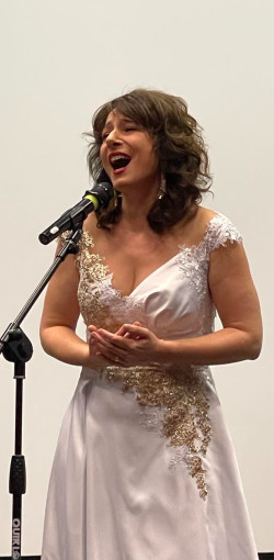 fellobbant a hit langja26