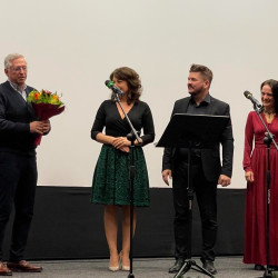 fellobbant a hit langja49