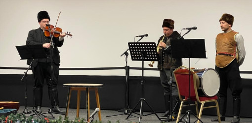 Fellobbant az öröm lángja