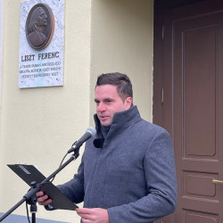 Főhajtással emlékeztünk a hősökre