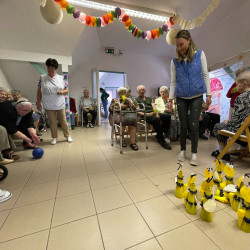 gyermeknap az idosek otthonaban